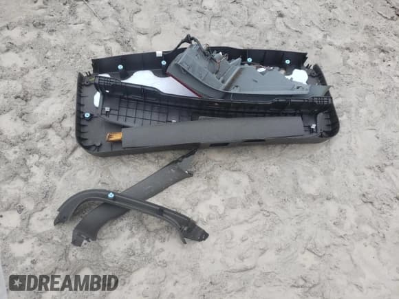 ✅ 2012 Hyundai Elantra SE • VIN: KMHDC8AE0CU143007 • Lot: 90085315. Listed on Copart with 69,369 mi. Free auction sales archive from the USA and detailed vehicle history report at DreamBid. Image 12.