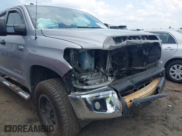 ✅ 2016 Toyota Tundra SR5 • VIN: 5TFDW5F13GX522409 • Лот: 42280556. Опубликован ранее на IAAI с пробегом 170 050 миль. Бесплатный доступ к архиву аукционных продаж из США и подробный отчёт об истории автомобиля на DreamBid. Изображение 6.