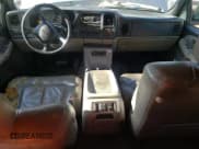 ✅ 2002 Chevrolet Suburban LT • VIN: 1GNEC16Z72J231717 • Лот: 86691164. Опубликован ранее на Copart с пробегом 360 491 миль. Бесплатный доступ к архиву аукционных продаж из США и подробный отчёт об истории автомобиля на DreamBid. Изображение 8.