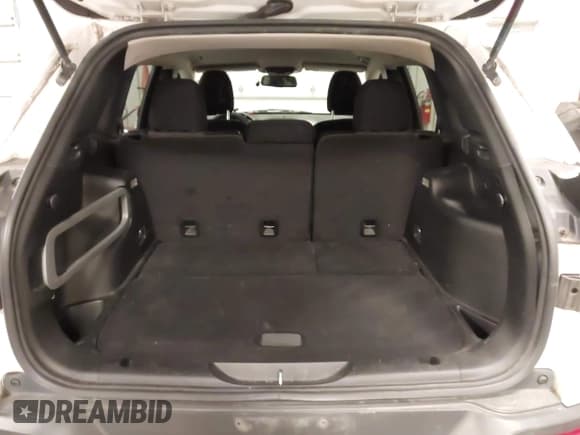 ✅ 2016 Jeep Cherokee Sport • VIN: 1C4PJLAB7GW212267 • Lot: 43614125. Listed on IAAI with 114,058 mi. Free auction sales archive from the USA and detailed vehicle history report at DreamBid. Image 18.