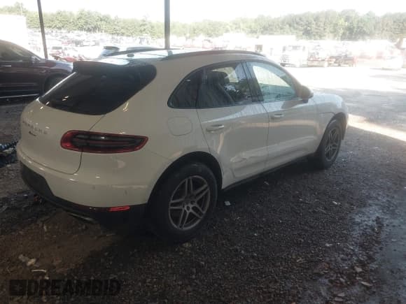 ✅ 2017 Porsche Macan • VIN: WP1AA2A59HLB81938 • Lot: 42890819. Wystawiony na IAAI z przebiegiem 85 502 mil. Bezpłatny archiwum sprzedaży aukcyjnych z USA i szczegółowy raport historii pojazdu na DreamBid. Zdjęcie 4.