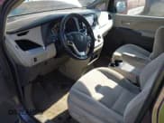 ✅ 2015 Toyota Sienna LE • VIN: 5TDKK3DC5FS571787 • Лот: 43681411. Опубликован ранее на IAAI с пробегом 225 760 миль. Бесплатный доступ к архиву аукционных продаж из США и подробный отчёт об истории автомобиля на DreamBid. Изображение 5.