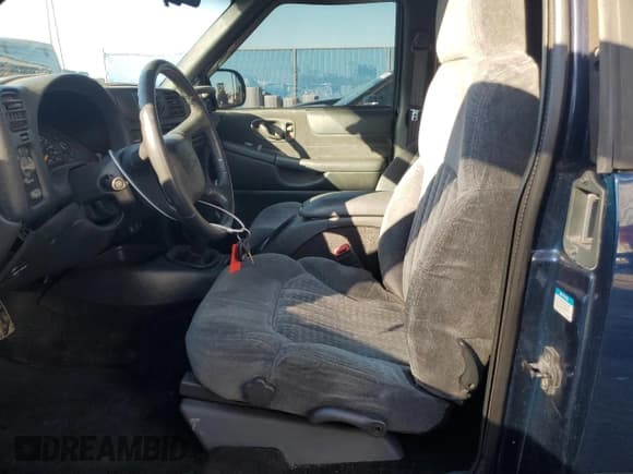 ✅ 2001 Chevrolet S-10 LS • VIN: 1GCCS19W918122900 • Лот: 85318274. Опубликован ранее на Copart с пробегом 226 362 миль. Бесплатный доступ к архиву аукционных продаж из США и подробный отчёт об истории автомобиля на DreamBid. Изображение 10.