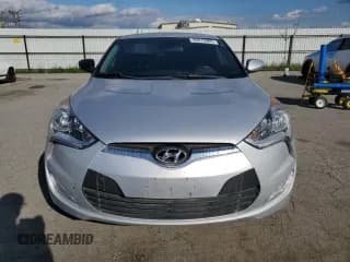 ✅ 2017 Hyundai Veloster • VIN: KMHTC6AD8HU311359 • Lot: 49013005. Wystawiony na Copart z przebiegiem 117 602 mil. Bezpłatny archiwum sprzedaży aukcyjnych z USA i szczegółowy raport historii pojazdu na DreamBid. Zdjęcie 5.