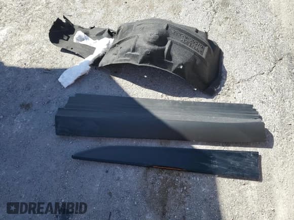 ✅ 2025 Toyota Crown Platinum • VIN: JTDAFAAFXS3012444 • Lot: 54197645. Wystawiony na Copart z przebiegiem 5 597 mil. Bezpłatny archiwum sprzedaży aukcyjnych z USA i szczegółowy raport historii pojazdu na DreamBid. Zdjęcie 12.