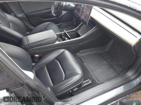 ✅ 2020 Tesla Model 3 Long Range • VIN: 5YJ3E1EBXLF770064 • Lot: 41424909. Wystawiony na IAAI z przebiegiem 96 972 mil. Bezpłatny archiwum sprzedaży aukcyjnych z USA i szczegółowy raport historii pojazdu na DreamBid. Zdjęcie 5.