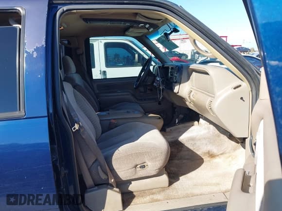 ✅ 1998 Chevrolet Suburban • VIN: 3GNFK16R5WG123384 • Lot: 43469980. Listed on IAAI with 204,196 mi. Free auction sales archive from the USA and detailed vehicle history report at DreamBid. Image 5.
