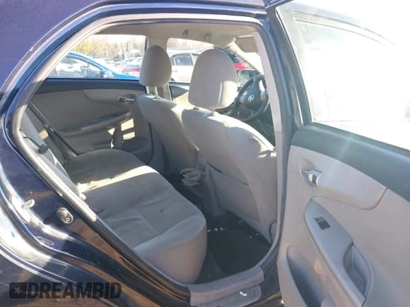 ✅ 2012 Toyota Corolla LE • VIN: 2T1BU4EE4CC822982 • Lot: 43697020. Wystawiony na IAAI z przebiegiem 274 962 mil. Bezpłatny archiwum sprzedaży aukcyjnych z USA i szczegółowy raport historii pojazdu na DreamBid. Zdjęcie 8.