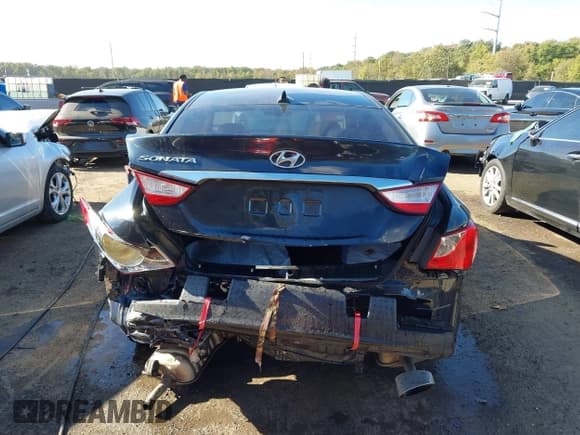 ✅ 2011 Hyundai Sonata Limited • VIN: 5NPEC4AC2BH162036 • Lot: 43411655. Listed on IAAI with 129,265 mi. Free auction sales archive from the USA and detailed vehicle history report at DreamBid. Image 17.