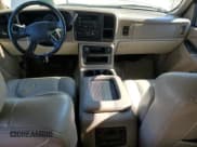 ✅ 2005 Chevrolet Suburban LT • VIN: 3GNEC16Z45G118281 • Лот: 49226105. Опубликован ранее на Copart с пробегом 155 731 миль. Бесплатный доступ к архиву аукционных продаж из США и подробный отчёт об истории автомобиля на DreamBid. Изображение 8.