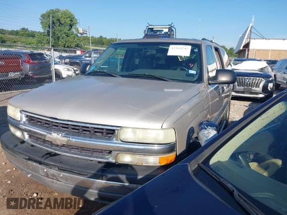 ✅ 2004 Chevrolet Suburban LT • VIN: 1GNEC16T84R125633 • Lot: 42564242. Listed on IAAI with 328,946 mi. Free auction sales archive from the USA and detailed vehicle history report at DreamBid. Image 2.
