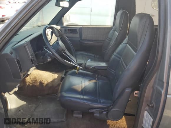 ✅ 1988 GMC Jimmy • VIN: 1GKCS18Z2J8541042 • Lot: 78100004. Wystawiony na Copart z przebiegiem 199 916 mil. Bezpłatny archiwum sprzedaży aukcyjnych z USA i szczegółowy raport historii pojazdu na DreamBid. Zdjęcie 7.