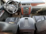 ✅ 2009 Chevrolet Suburban 1LT • VIN: 1GNFK26349R240430 • Lot: 43215215. Wystawiony na Copart z przebiegiem 228 316 mil. Bezpłatny archiwum sprzedaży aukcyjnych z USA i szczegółowy raport historii pojazdu na DreamBid. Zdjęcie 8.