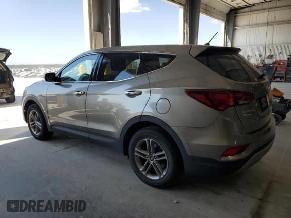 ✅ 2018 Hyundai Santa Fe 2.4L • VIN: 5NMZT3LB7JH085935 • Лот: 84585315. Опубликован ранее на Copart с пробегом 121 027 миль. Бесплатный доступ к архиву аукционных продаж из США и подробный отчёт об истории автомобиля на DreamBid. Изображение 2.