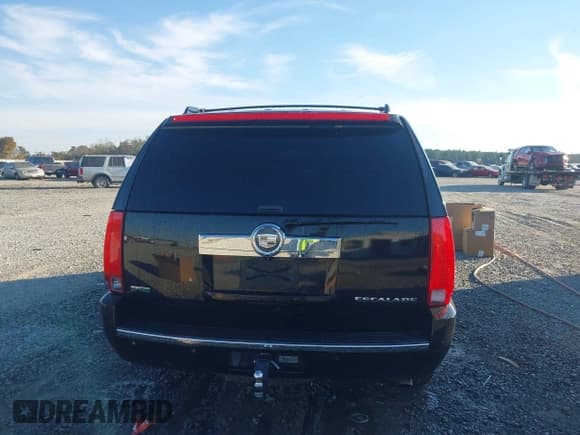 ✅ 2010 Cadillac Escalade Luxury • VIN: 1GYUKBEF1AR201207 • Lot: 43647325. Wystawiony na IAAI z przebiegiem 182 068 mil. Bezpłatny archiwum sprzedaży aukcyjnych z USA i szczegółowy raport historii pojazdu na DreamBid. Zdjęcie 16.