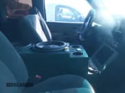 ✅ 2003 Chevrolet Silverado 2500HD LS • VIN: 1GCHC29U03E166456 • Lot: 42236591. Wystawiony na IAAI z przebiegiem Nie podano. Bezpłatny archiwum sprzedaży aukcyjnych z USA i szczegółowy raport historii pojazdu na DreamBid. Zdjęcie 5.