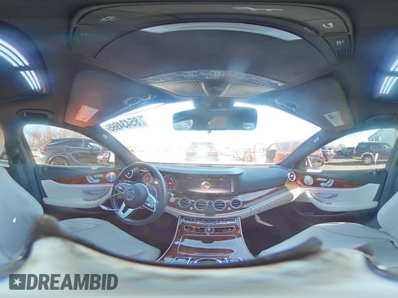 ✅ 2019 Mercedes-Benz E 300 • VIN: WDDZF4KB0KA680612 • Лот: 85434995. Опубликован ранее на Copart с пробегом 99 387 миль. Бесплатный доступ к архиву аукционных продаж из США и подробный отчёт об истории автомобиля на DreamBid. Изображение 14.