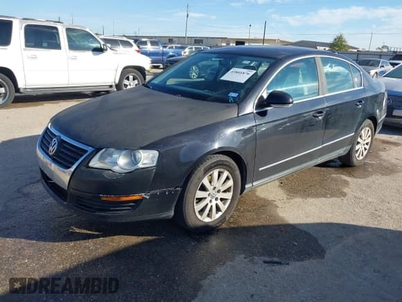 ✅ 2008 Volkswagen Passat Turbo • VIN: WVWJK73C58E204126 • Лот: 43801876. Опубликован ранее на IAAI с пробегом 261 009 миль. Бесплатный доступ к архиву аукционных продаж из США и подробный отчёт об истории автомобиля на DreamBid. Изображение 2.