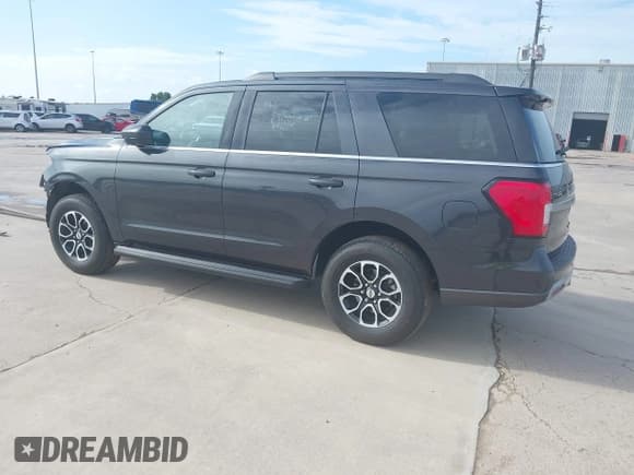 ✅ 2024 Ford Expedition XLT • VIN: 1FMJU1H81REA50121 • Lot: 42494347. Listed on IAAI with 29,590 mi. Free auction sales archive from the USA and detailed vehicle history report at DreamBid. Image 3.