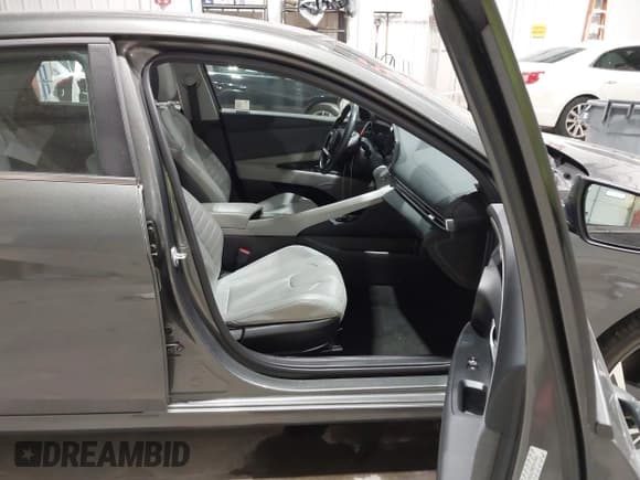 ✅ 2024 Hyundai Elantra Limited • VIN: KMHLP4DG8RU792942 • Lot: 43850872. Wystawiony na IAAI z przebiegiem 34 704 mil. Bezpłatny archiwum sprzedaży aukcyjnych z USA i szczegółowy raport historii pojazdu na DreamBid. Zdjęcie 5.