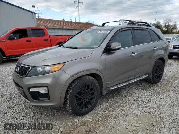 ✅ 2013 Kia Sorento SX • VIN: 5XYKWDA24DG335082 • Лот: 89721095. Опубликован ранее на Copart с пробегом Не указан. Бесплатный доступ к архиву аукционных продаж из США и подробный отчёт об истории автомобиля на DreamBid. Изображение 1.
