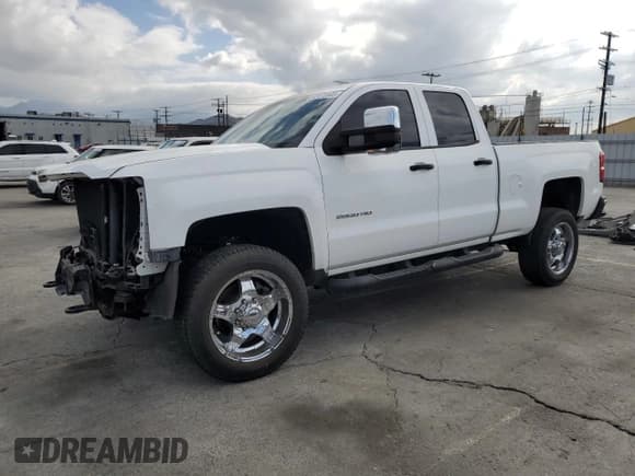 ✅ 2015 Chevrolet Silverado 2500HD Work Truck • VIN: 1GC2CUEG6FZ109404 • Лот: 82075945. Опубликован ранее на Copart с пробегом 159 816 миль. Бесплатный доступ к архиву аукционных продаж из США и подробный отчёт об истории автомобиля на DreamBid. Изображение 1.