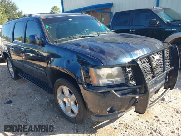 ✅ 2008 Chevrolet Suburban LTZ • VIN: 1GNFC160X8J232665 • Лот: 43589538. Опубликован ранее на IAAI с пробегом 220 428 миль. Бесплатный доступ к архиву аукционных продаж из США и подробный отчёт об истории автомобиля на DreamBid. Изображение 1.