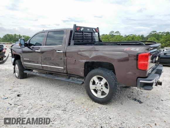 ✅ 2016 Chevrolet Silverado 2500HD LTZ • VIN: 1GC1KWE87GF132342 • Lot: 63491245. Wystawiony na Copart z przebiegiem 330 596 mil. Bezpłatny archiwum sprzedaży aukcyjnych z USA i szczegółowy raport historii pojazdu na DreamBid. Zdjęcie 2.