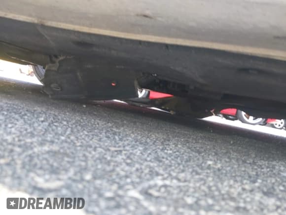 ✅ 2019 Genesis G70 Advanced • VIN: KMTG44LA4KU038200 • Лот: 42132727. Опубликован ранее на IAAI с пробегом 131 948 миль. Бесплатный доступ к архиву аукционных продаж из США и подробный отчёт об истории автомобиля на DreamBid. Изображение 21.