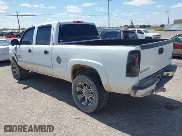 ✅ 2004 GMC Sierra 2500HD • VIN: 1GTHC23264F212696 • Lot: 43125403. Listed on IAAI with 343,427 mi. Free auction sales archive from the USA and detailed vehicle history report at DreamBid. Image 3.