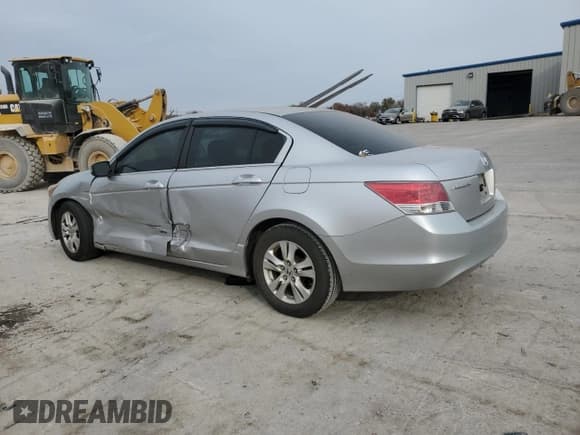 ✅ 2008 Honda Accord LX-P • VIN: 1HGCP26418A067745 • Лот: 92604925. Опубликован ранее на Copart с пробегом 173 912 миль. Бесплатный доступ к архиву аукционных продаж из США и подробный отчёт об истории автомобиля на DreamBid. Изображение 2.