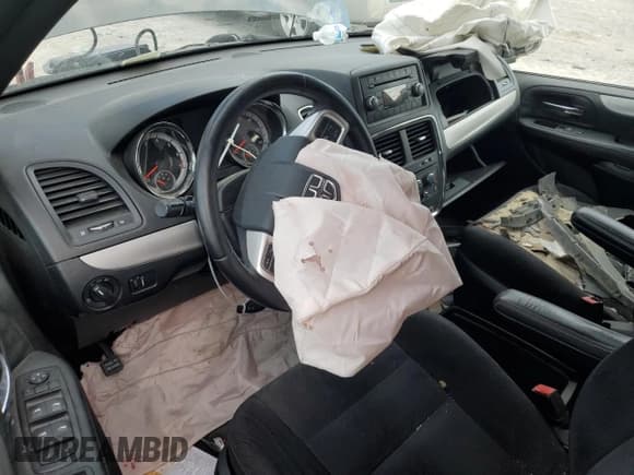 ✅ 2015 Dodge Grand Caravan SE • VIN: 2C4RDGBGXFR516623 • Lot: 82286015. Wystawiony na Copart z przebiegiem 99 108 mil. Bezpłatny archiwum sprzedaży aukcyjnych z USA i szczegółowy raport historii pojazdu na DreamBid. Zdjęcie 8.