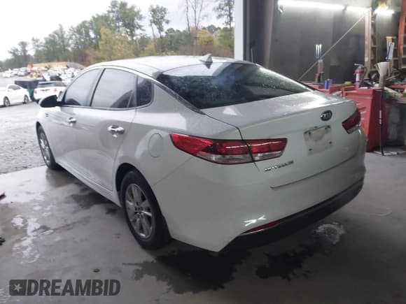 ✅ 2017 Kia Optima LX • VIN: 5XXGT4L3XHG128940 • Lot: 43537604. Listed on IAAI with 99,720 mi. Free auction sales archive from the USA and detailed vehicle history report at DreamBid. Image 3.