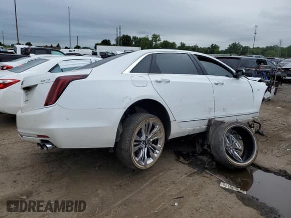 ✅ 2017 Cadillac CT6 Platinum AWD • VIN: 1G6KN5R62HU186453 • Lot: 62903575. Wystawiony na Copart z przebiegiem 97 000 mil. Bezpłatny archiwum sprzedaży aukcyjnych z USA i szczegółowy raport historii pojazdu na DreamBid. Zdjęcie 3.