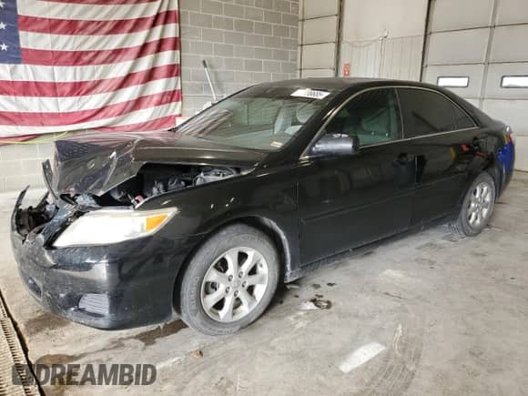 2011 Toyota Camry LE z VIN 4T4BF3EKXBR214266, wystawiony jako Copart lot #86236685 z przebiegiem 182 466 mil mil oraz Szkoda całkowita • Salvage title. Historia ofert i sprzedaży dostępna na DreamBid. Obrazek 1.