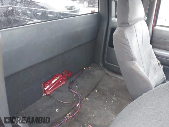 ✅ 2003 GMC Sonoma SLS • VIN: 1GTCS19X838142020 • Lot: 41297220. Wystawiony na IAAI z przebiegiem 378 855 mil. Bezpłatny archiwum sprzedaży aukcyjnych z USA i szczegółowy raport historii pojazdu na DreamBid. Zdjęcie 8.