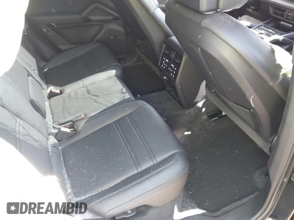 ✅ 2025 Porsche Cayenne GTS • VIN: WP1BG2AY6SDA45023 • Lot: 42941707. Listed on IAAI with 3,763 mi. Free auction sales archive from the USA and detailed vehicle history report at DreamBid. Image 8.