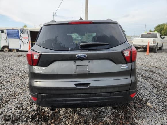 ✅ 2019 Ford Escape SE • VIN: 1FMCU9GD0KUA23378 • Lot: 81250635. Wystawiony na Copart z przebiegiem 46 283 mil. Bezpłatny archiwum sprzedaży aukcyjnych z USA i szczegółowy raport historii pojazdu na DreamBid. Zdjęcie 6.