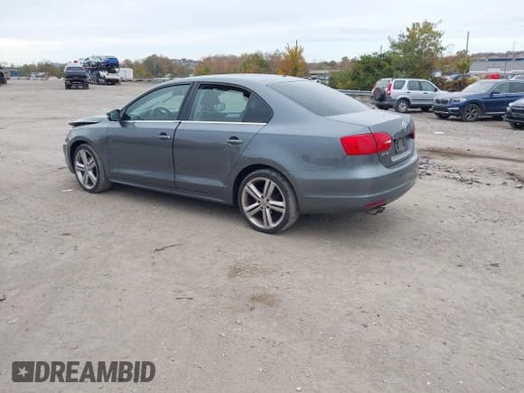 ✅ 2013 Volkswagen Jetta SE • VIN: 3VWDP7AJ0DM391731 • Lot: 43561418. Wystawiony na IAAI z przebiegiem 154 750 mil. Bezpłatny archiwum sprzedaży aukcyjnych z USA i szczegółowy raport historii pojazdu na DreamBid. Zdjęcie 3.