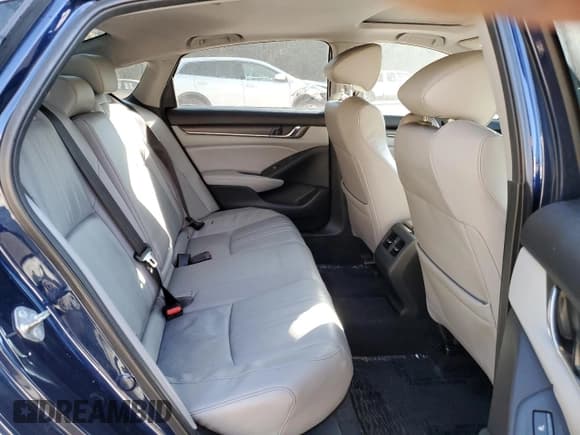 ✅ 2018 Honda Accord Touring • VIN: 1HGCV1F91JA113592 • Lot: 86268865. Wystawiony na Copart z przebiegiem 120 043 mil. Bezpłatny archiwum sprzedaży aukcyjnych z USA i szczegółowy raport historii pojazdu na DreamBid. Zdjęcie 10.