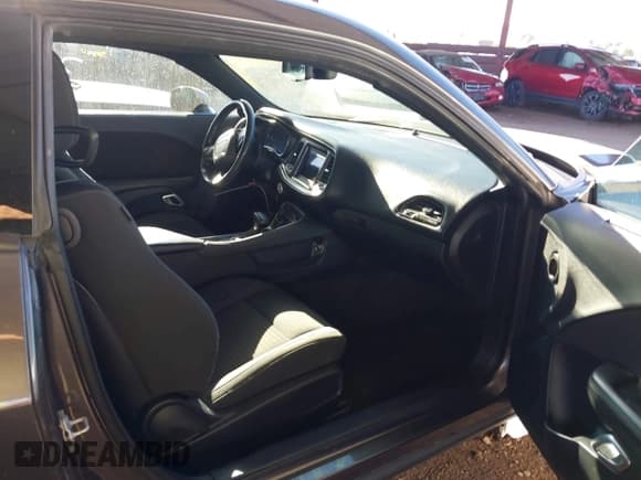 ✅ 2018 Dodge Challenger SXT Plus • VIN: 2C3CDZAG9JH124075 • Lot: 43545187. Wystawiony na IAAI z przebiegiem 114 083 mil. Bezpłatny archiwum sprzedaży aukcyjnych z USA i szczegółowy raport historii pojazdu na DreamBid. Zdjęcie 5.