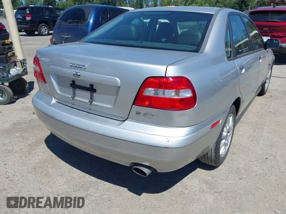 ✅ 2003 Volvo S40 • VIN: YV1VS27543F000320 • Lot: 42655579. Listed on IAAI with 120,410 mi. Free auction sales archive from the USA and detailed vehicle history report at DreamBid. Image 6.