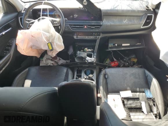 ✅ 2024 Kia Seltos SX • VIN: KNDETCA73R7476712 • Lot: 69642525. Wystawiony na Copart z przebiegiem 49 169 mil. Bezpłatny archiwum sprzedaży aukcyjnych z USA i szczegółowy raport historii pojazdu na DreamBid. Zdjęcie 8.