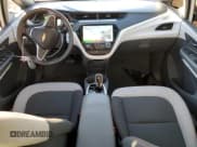 ✅ 2017 Chevrolet Bolt EV LT • VIN: 1G1FW6S00H4182790 • Lot: 82549724. Wystawiony na Copart z przebiegiem 23 305 mil. Bezpłatny archiwum sprzedaży aukcyjnych z USA i szczegółowy raport historii pojazdu na DreamBid. Zdjęcie 8.