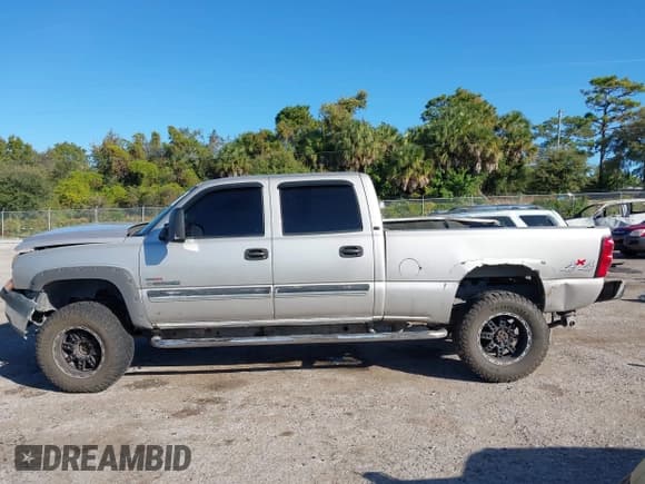 ✅ 2006 Chevrolet Silverado 2500HD LT1 • VIN: 1GCHK23236F107510 • Лот: 43625991. Опубликован ранее на IAAI с пробегом 420 541 миль. Бесплатный доступ к архиву аукционных продаж из США и подробный отчёт об истории автомобиля на DreamBid. Изображение 14.