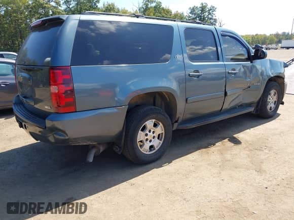 2008 Chevrolet Suburban LTZ z VIN 1GNFK16308R147381, wystawiony jako IAAI lot #43213914 z przebiegiem 255 185 mil mil oraz . Historia ofert i sprzedaży dostępna na DreamBid. Obrazek 4.