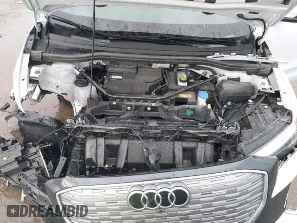✅ 2023 Audi Q4 e-tron • VIN: WA1ACBFZ2PP058412 • Lot: 42164300. Wystawiony na IAAI z przebiegiem 26 562 mil. Bezpłatny archiwum sprzedaży aukcyjnych z USA i szczegółowy raport historii pojazdu na DreamBid. Zdjęcie 10.