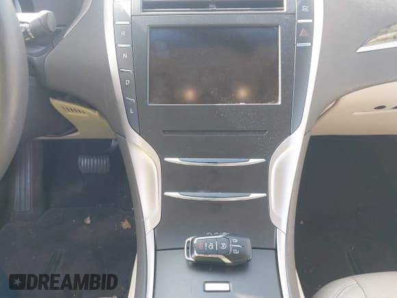 ✅ 2016 Lincoln MKZ Hybrid • VIN: 3LN6L2LU9GR632545 • Lot: 43595387. Wystawiony na IAAI z przebiegiem 56 075 mil. Bezpłatny archiwum sprzedaży aukcyjnych z USA i szczegółowy raport historii pojazdu na DreamBid. Zdjęcie 11.