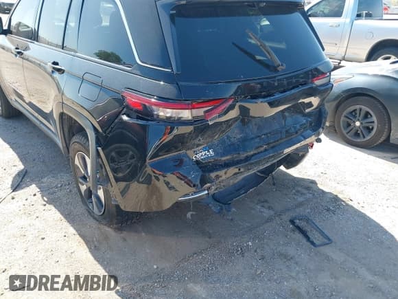 ✅ 2022 Jeep Grand Cherokee • VIN: 1C4RJYB67N8718013 • Lot: 42725067. Listed on IAAI with 24,230 mi. Free auction sales archive from the USA and detailed vehicle history report at DreamBid. Image 6.