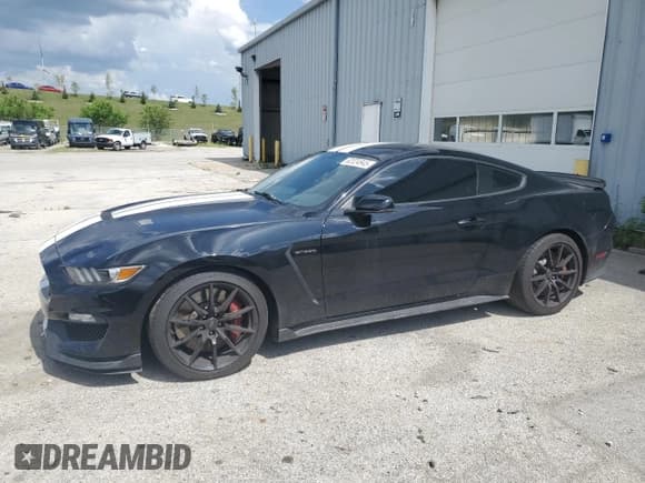 ✅ 2018 Ford Mustang Shelby GT350 • VIN: 1FA6P8JZ8J5500130 • Лот: 62024945. Опубликован ранее на Copart с пробегом 55 421 миль. Бесплатный доступ к архиву аукционных продаж из США и подробный отчёт об истории автомобиля на DreamBid. Изображение 1.